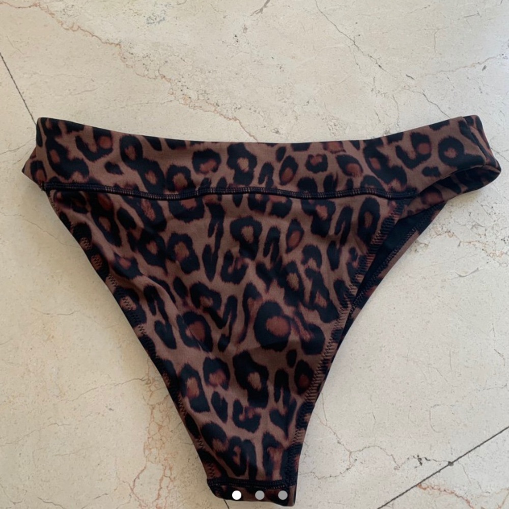 Cheeky bikini bottoms